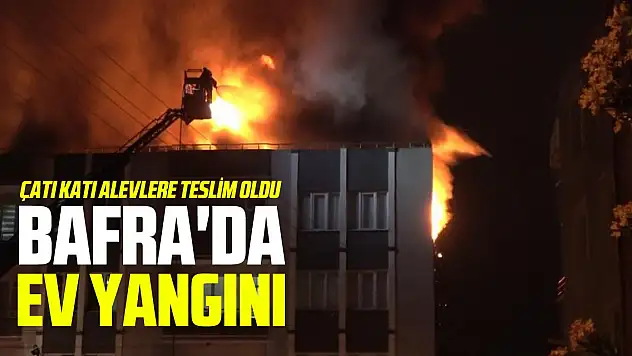 Bafra'da ev yangını: Çatı katı alevlere teslim oldu
