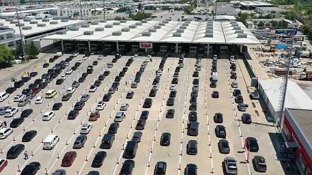 Kapıkule'de gurbetçi yoğunluğu yaşanıyor