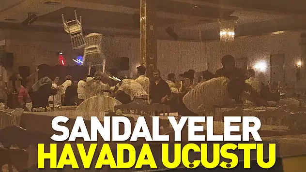 Sandalyeler havada uçuştu