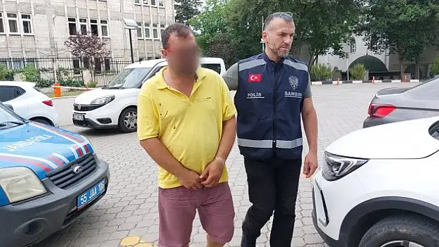 Kafede bıçakla yaralama