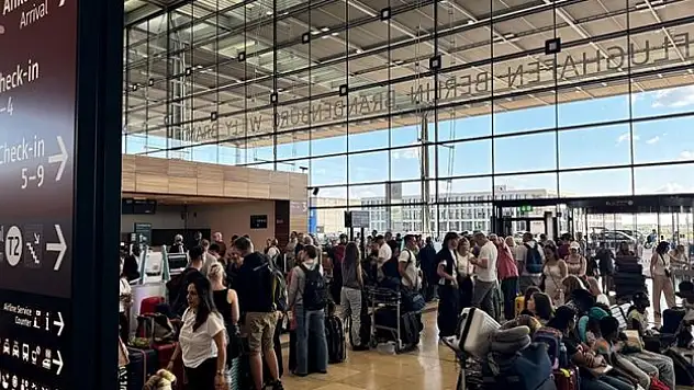 Dünya genelinde hava trafiği aksadı