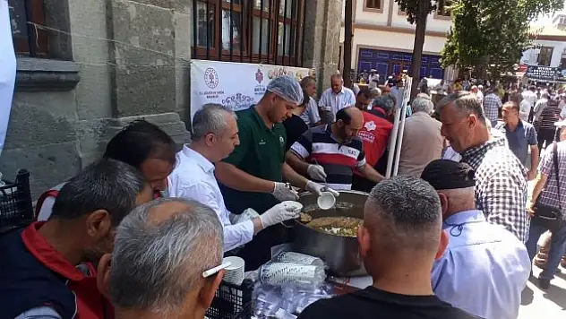 Samsun'da aşure dağıtımı