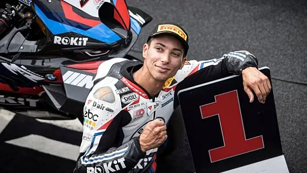 Milli motosikletçi Toprak Razgatlıoğlu, birinci oldu