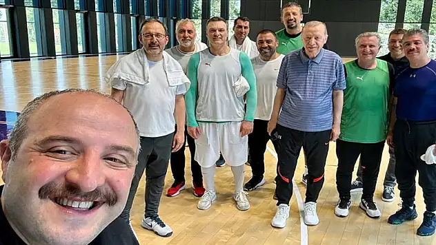 Cumhurbaşkanı Erdoğan basketbol sahasında ter attı