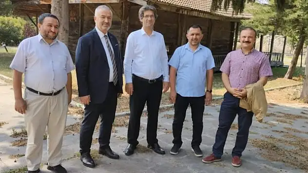 Tarihi ahşap camide incelemeler yapıldı