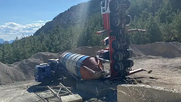 vinç devrildi: 1 ölü