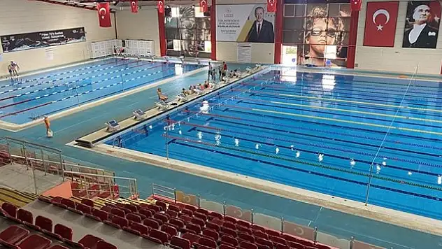 Mersin'deki olimpik havuz 263 bin kişiyi ağırladı