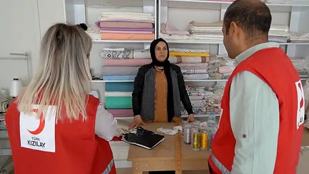 Türk Kızılaydan depremzede esnafa destek