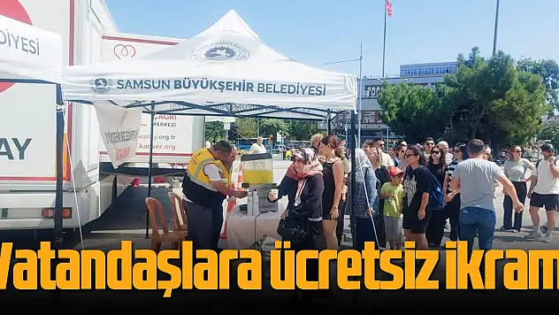 Vatandaşlara ücretsiz limonata ve su ikramı
