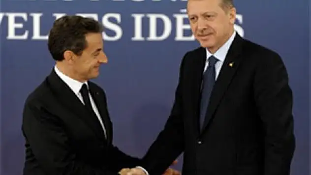 Sarkozy'i mektupla uyardı