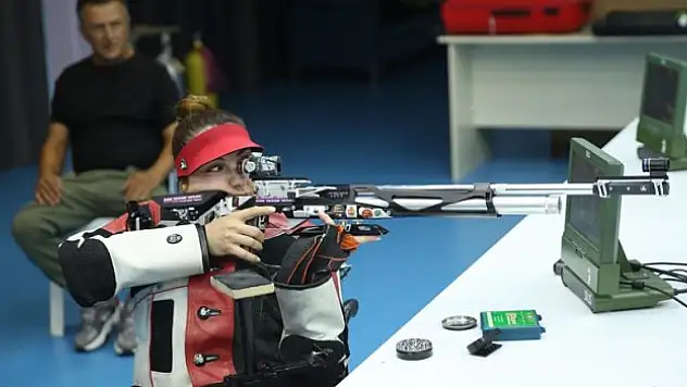 Milli paralimpik atıcı Çağla Baş'ın en büyük destekçisi babası