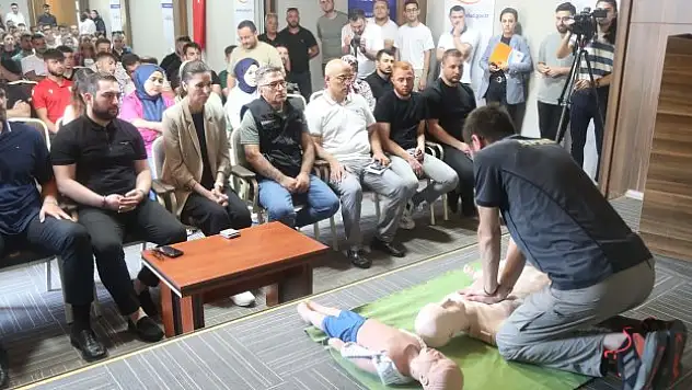 AK Parti gençleri afetlere hazırlıyor