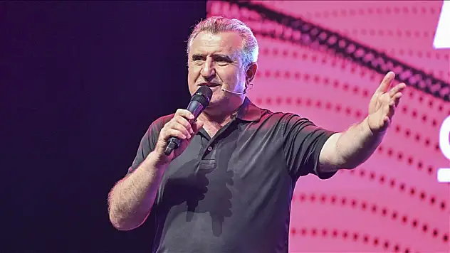 Bakan Bak, şampiyon olan milli golfçüleri kutladı