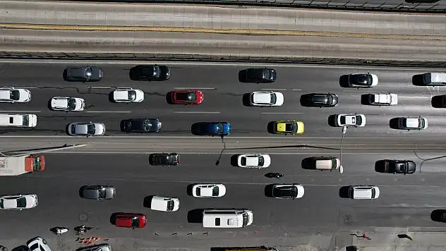 9 kilometrelik yol 1 saat 15 dakikaya çıktı
