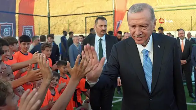 Başakşehir Futbol Akademisi'ni gezdi