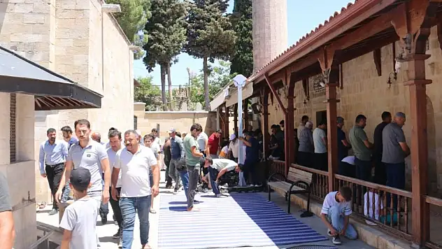 O mahallenin nüfusu depremden sonra 10 kat arttı