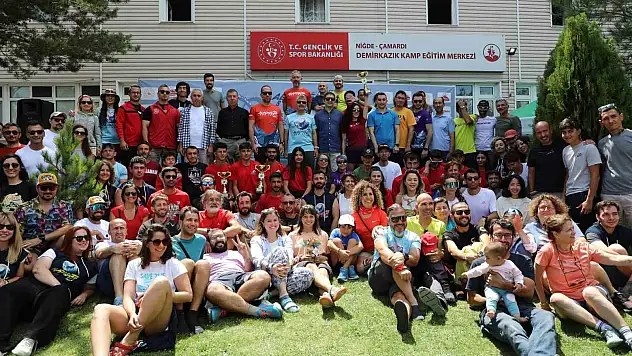 Aladağlar Sky Trail'de derece alan koşucular ödüllerini aldı