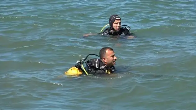 Gece yarısı denize giren genç kadın kayboldu