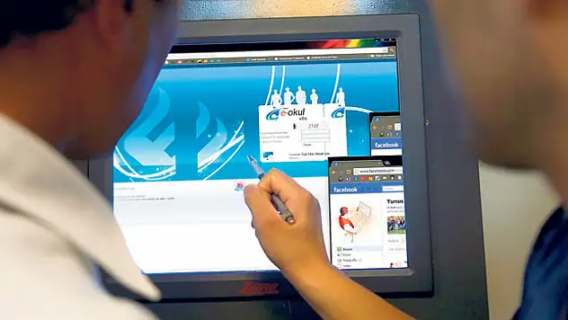 Öğrenciler 'karne sistemi'ni çökertmek için örgütlendi