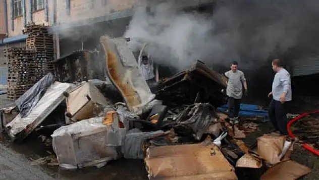 BURSA'DA FABRİKA YANGININDA 14 İŞÇİ HASTANELİK OLDU