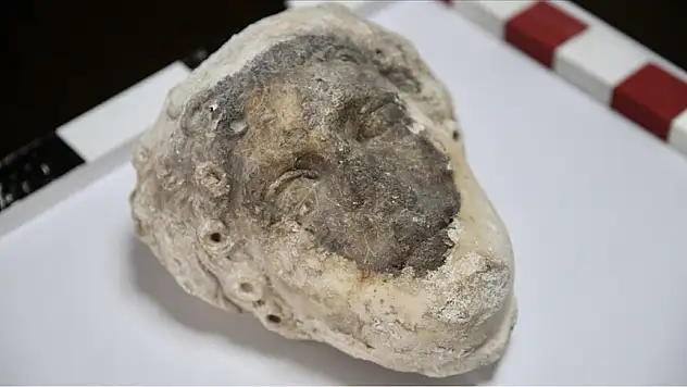 Fethiye Kalesi kazısında heykel başı bulundu