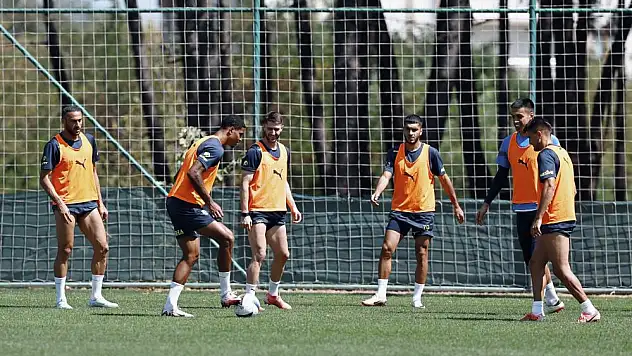Fenerbahçe'de Çaykur Rizespor maçı hazırlıkları sürüyor
