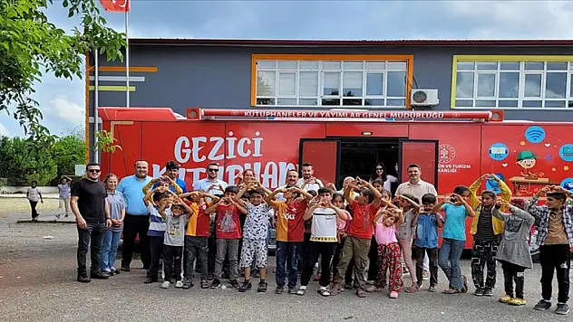 Gezici Kütüphane mevsimlik tarım işçilerinin çocuklarını kitap ve etkinliklerle buluşturdu