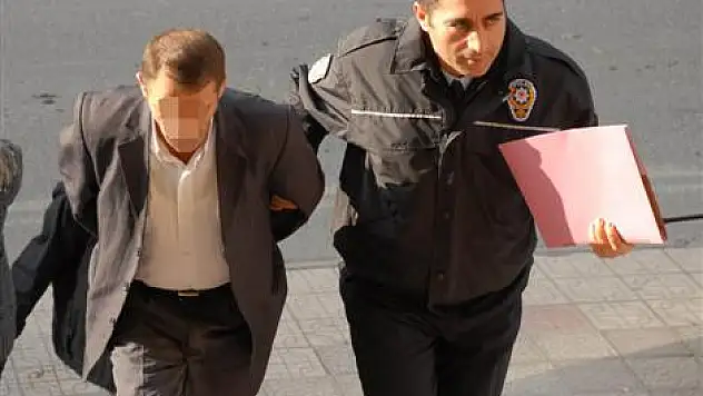 Kredi kartıyla alışveriş yapınca gözaltına alındı