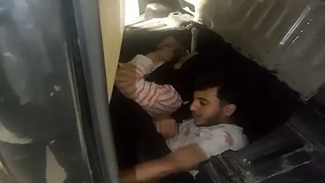 Koltuğunun altından 2 kaçak göçmen çıktı