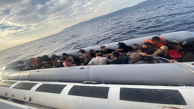 Ayvacık'ta 22 kaçak göçmen yakalandı