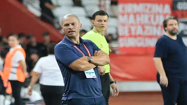 Alex, Antalyaspor'un başında ilk galibiyet sevincini yaşadı