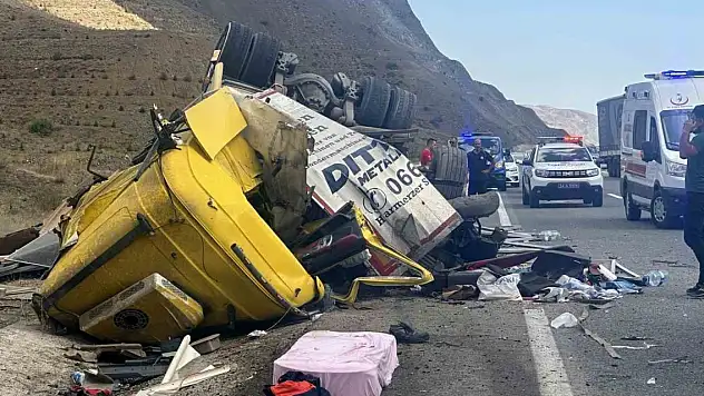 4 kişinin öldüğü kazanın nedeni tırın patlayan lastiği