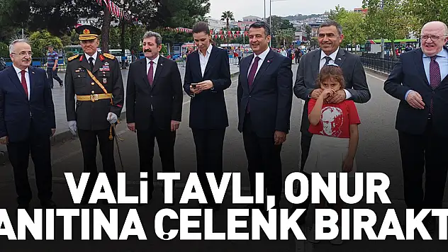 Vali Tavlı, Onur Anıtına Çelenk Bıraktı