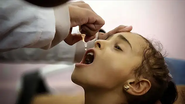Gazze Şeridi'nin güneyindeki Han Yunus kentinde çocuk felci aşısı kampanyası başlatıldı