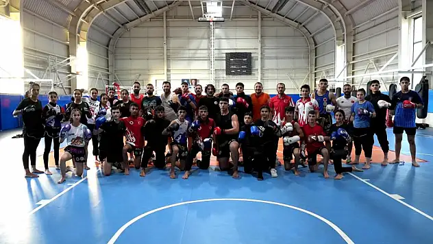 Gençler Muaythai Milli Takımı,dünya şampiyonasında mücadele edecek