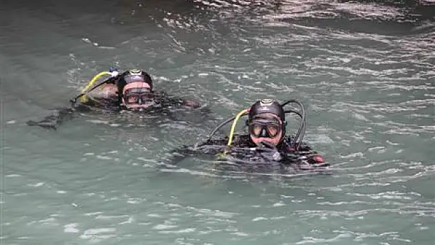 Polis Denizde Kadın Cesedi Aradı