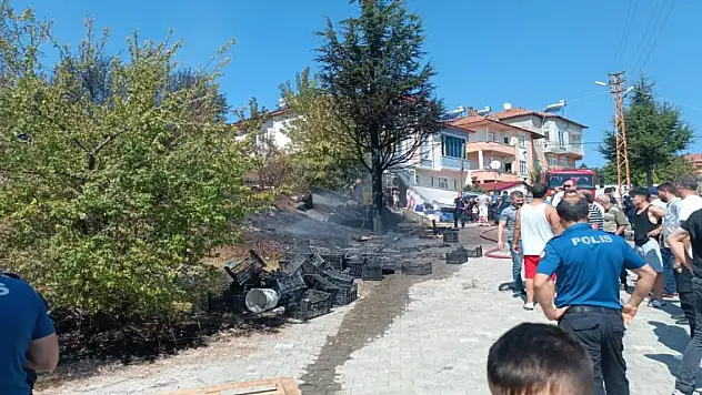 Samsun'da plastik kasa yangını