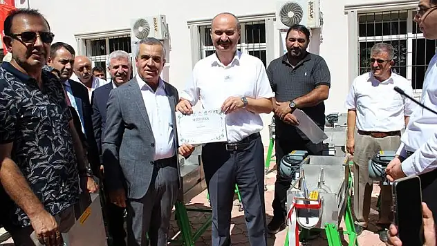 64 adet üzüm sıkma makinesi hibe edildi