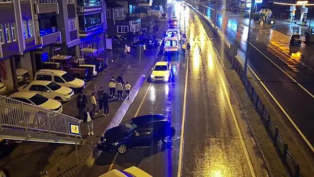 İki otomobil çarpıştı