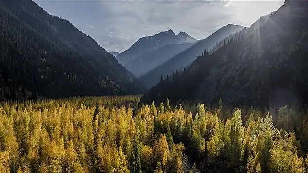 'Issık Gölü' yılın her ayında ziyaretçileri ağırlıyor