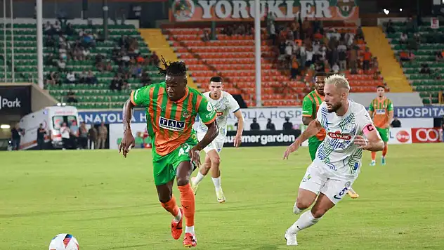 Corendon Alanyaspor: 1 - Çaykur Rizespor: 0 (İlk yarı)