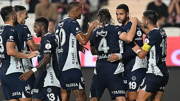 Antalyaspor'un sahasındaki yenilmezliğine Fenerbahçe son verdi