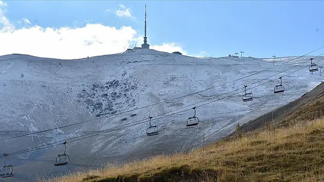 Palandöken Dağı'na kar yağdı