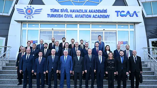 Bakanı Abdulkadir Uraloğlun'dan 12 yeni iç hat müjdesi