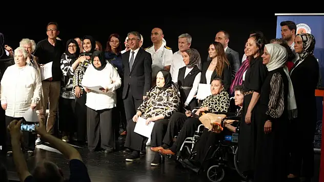 13 huzurevi sakini hayalindeki mesleği yaptı