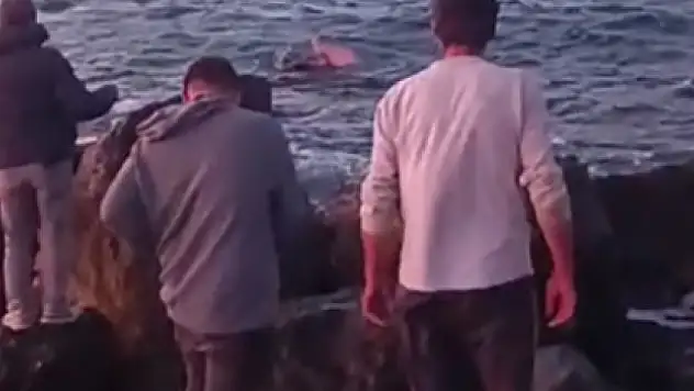 Vatandaşı balıkçı teknesi kurtardı