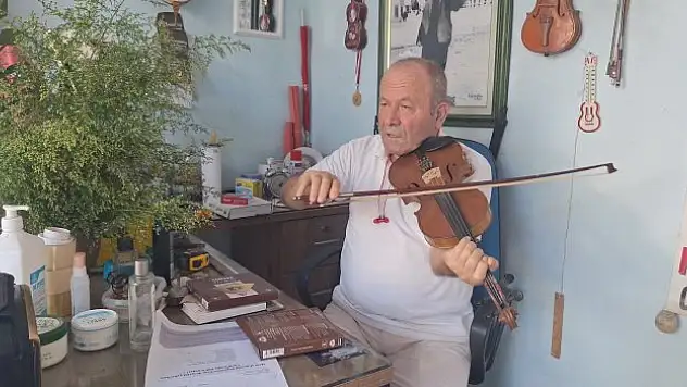 Matematik öğretmeninin keman tutkusu devam ediyor