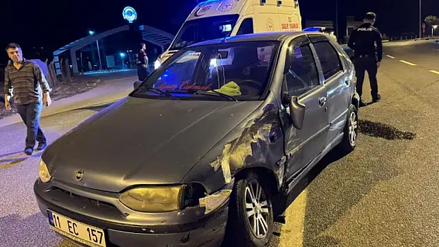 Kamyonet ile otomobil çarpıştı