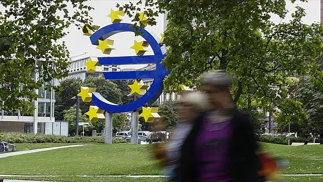 Küresel ekonomiler enflasyonla mücadelede ivmeyi tersine döndürme çabasında