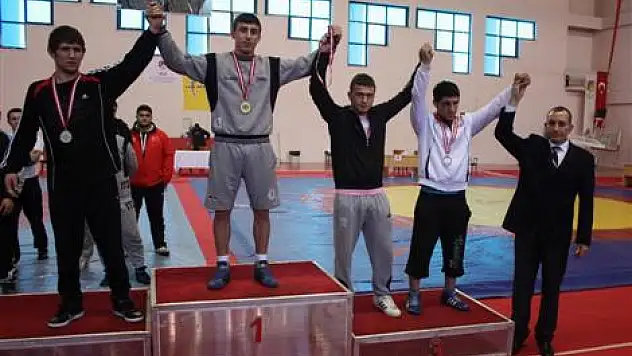 Grekoromen Stil Grup Müsabakaları Sona Erdi